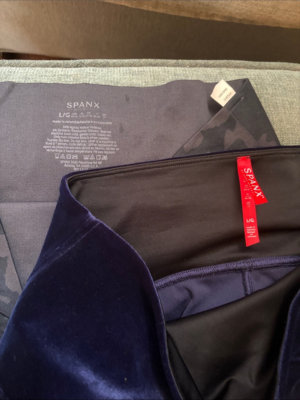 Butt shaping spanx 2 pair of legging velvet navy large & camo large